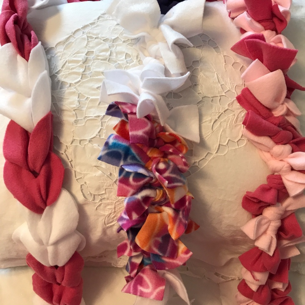 🎀BRAND NEW LITTLE GIRLS SCARVES LOT OF 3